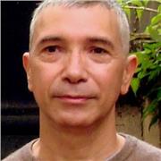 Professore (ex lettore) di portoghese nelle Università di Bologna e Trieste impartisce lezioni via webcam di lingua portoghese e cultura brasiliana.